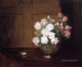 Roses dans un bol en argent sur une table en acajou fleur nature morte Julian Alden Weir